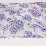 Прекрасна покривка в сребристо сив цвят със синьо-лилави цветя 180/270
