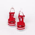 Стилни велурени сандали в червено с платформа