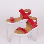 Стилни сандали в червен цвят с равна бяла подметка