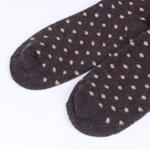 Топли чорапи в тъмнокафяво с бежова декорация