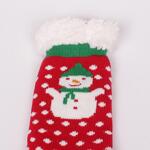 Тъмночервени коледни дамски чорапи на бели точки и снежен човек