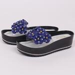 Удобни дамски чехли със сини цветя и камъчета