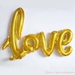 Балон надпис " LOVE" в злато за украса и снимки