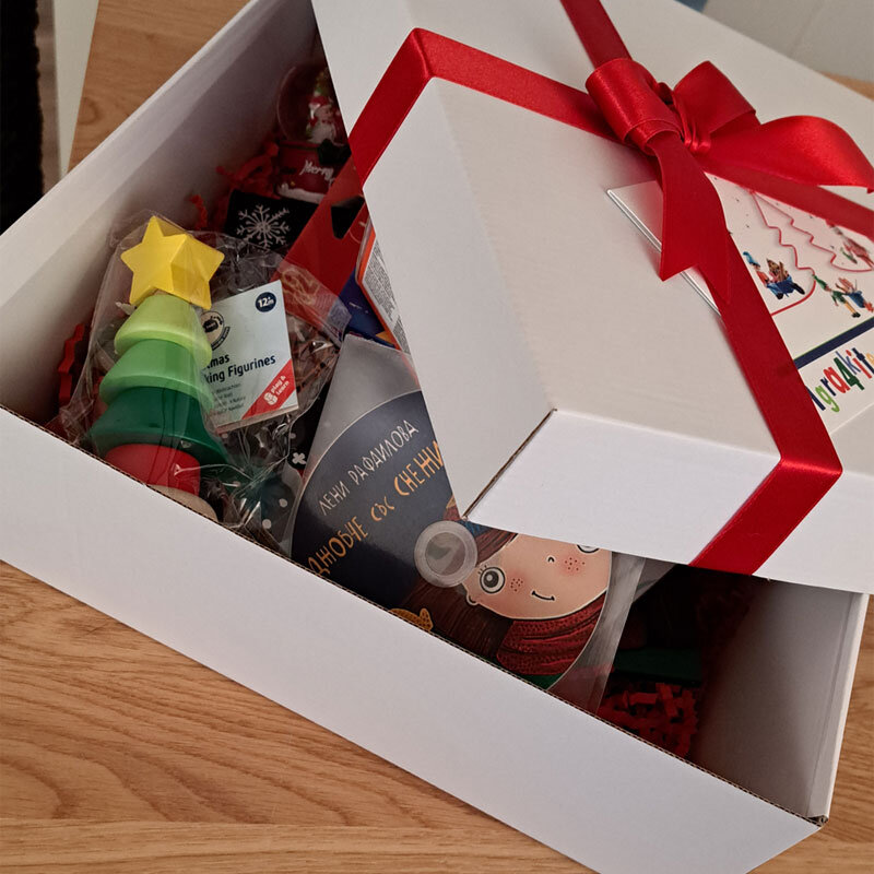 Подаръчна Коледна кутия с детски играчки