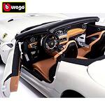 Bburago Кола Ferrari California T 1/18, бяло 18-16904