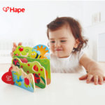 Hape - Бебешка дървена книжка с картинки H0043