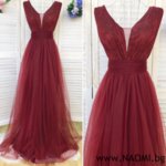 Луксозна дълга рокля с блестящи частици в цвят бордо