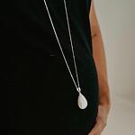 Медальон за бременни Бола - в сребристо във форма на капка