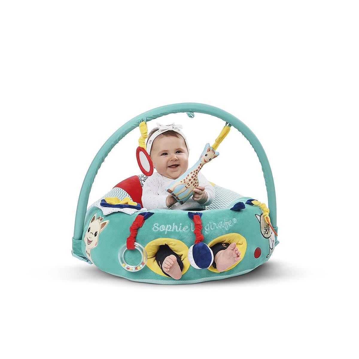 Удобен бебешки пуф - възглавница за игра Софи Жирафчето+ арка с играчки