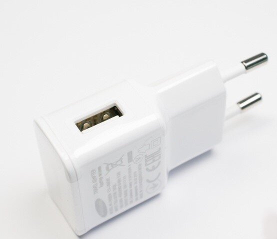Адаптер Samsung ETA-U90EWE 10W - нов, оригинален Адаптер Samsung ETA-U90EWE 10W - нов, оригинален