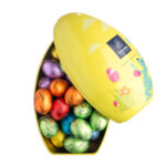 Опаковка Leonidas - метално яйце в жълто с пълнеж от мини великденски шоколадови яйца