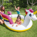 Детски надуваем басейн с водна пръскалка Intex Mystic Unicorn (Еднорог)