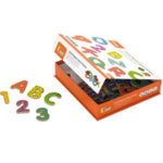 Дървени магнитни английски букви и цифри - 77 броя, Viga Toys