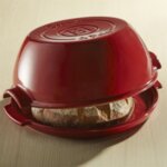 EMILE HENRY Керамична кръгла форма за печене на хляб "ROUND BREAD BAKER" - цвят червен