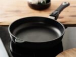 AMT Gastroguss Тиган плитък Ø 20 см, височина 5 см, с мобилна дръжка