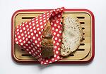 PEBBLY Бамбукова дъска за рязяне и сервиране на хляб 28х18 - червен кант