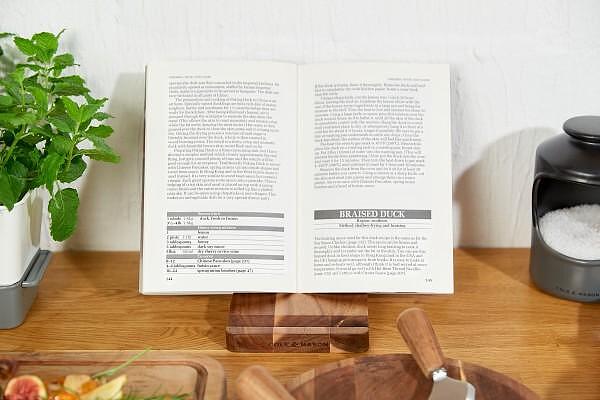 Дървена поставка COLE & MASON за готварска книга или таблет