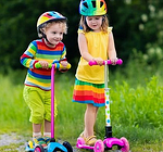 Детски скутер с широки светещи колела и кош за аксесоари, LED, До 30 кг., Многоцветен