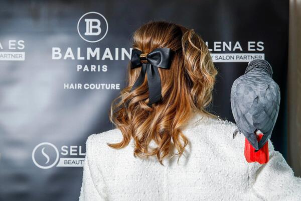 Известни личности и топ инфлуенсъри с най-новите аксесоари на Balmain Hair Couture