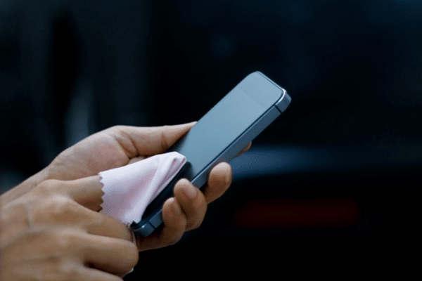 Как да дезинфекцираш телефона си