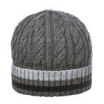 Зимна шапка с плетеници 670014