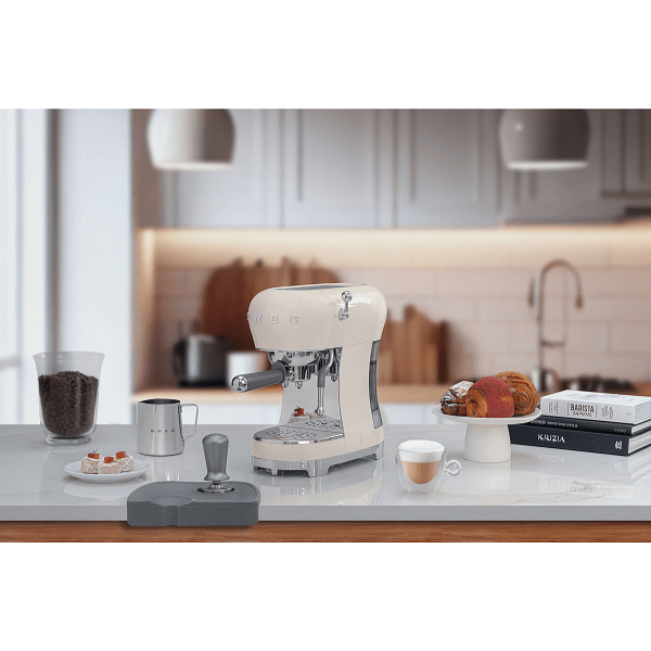 SMEG ръчна еспресо кафемашина, цвят крем