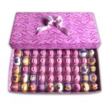 Кутия декорирани бонбони Мако Проданова