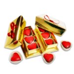 Луксозна златна кутия бонбони ЛЮБОВ