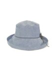 Дамска шапка с дървено копче синя
