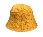 Плетена жълта шапка идиотка за зимата