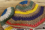 Лятна дамска шапка с периферия - земни цветове и чар-Copy