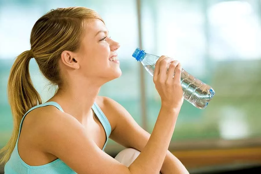 Какви са негативите от пиенето на вода в пластмасови бутилки?