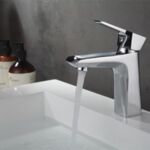 Смесител Aquaware за баня, стоящ с модерна визия, хром