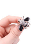 Брошка черна пчела с кристали