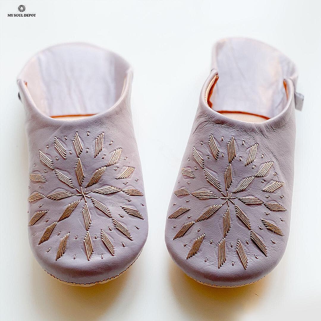 Марокански чехли с бродерия - цвят лавандула