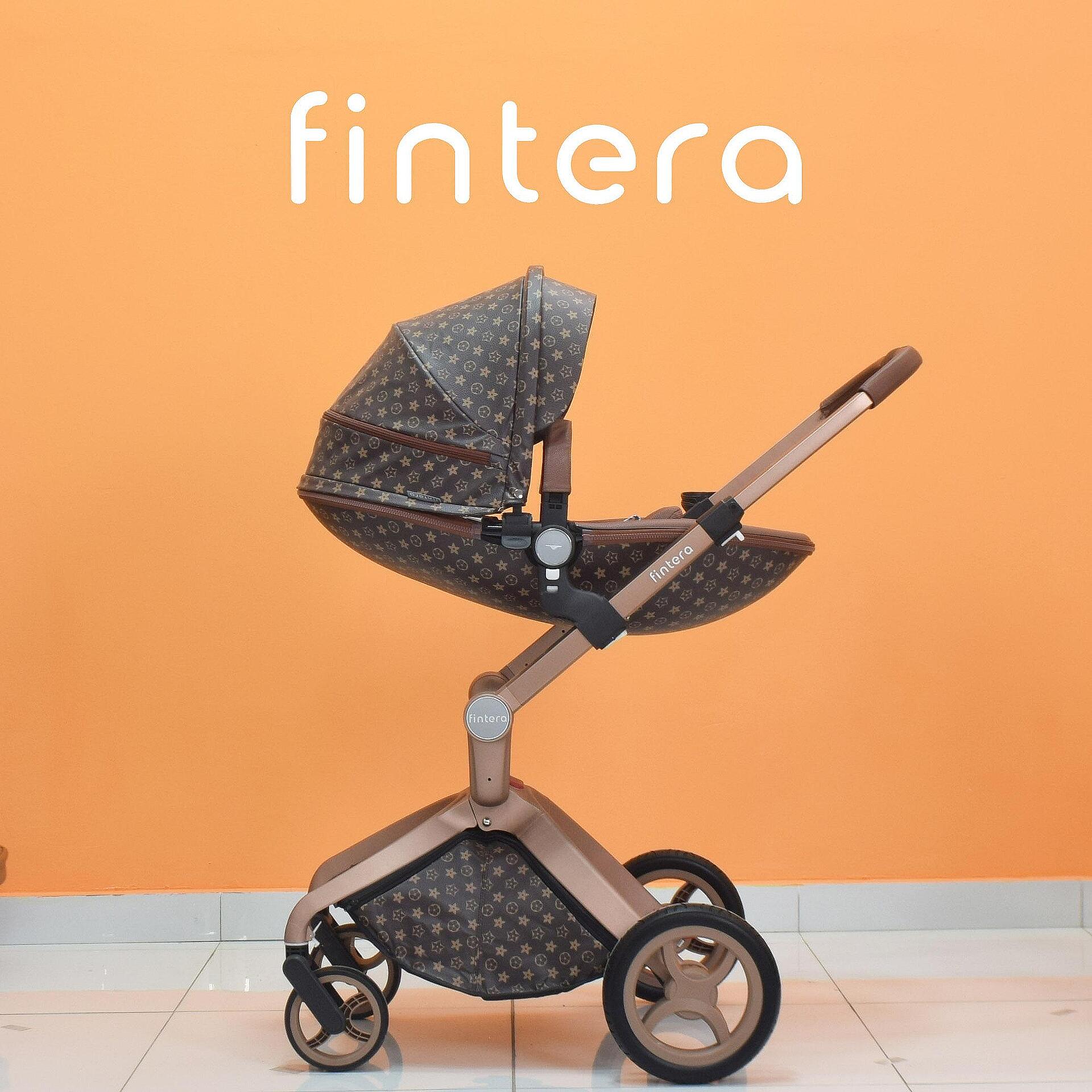 Бебешка количка Fintera Deluxe, Модел 2 в 1, Еко кожа в цвят тъмно кафяв със звезди + Подарък чанта, дъждобран и комарник