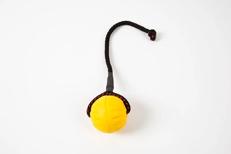 ABC Sport Klin Ball - Кучешка играчка за дъвчене дърпане и гонене - топка с въже, 70 мм. жълта