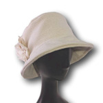 Мека шапка от плат с голямо цвете екрю-Copy