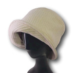 Мека шапка от плат с голямо цвете екрю-Copy