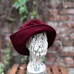 Елегантна шита асиметримна шапка Сива-Copy