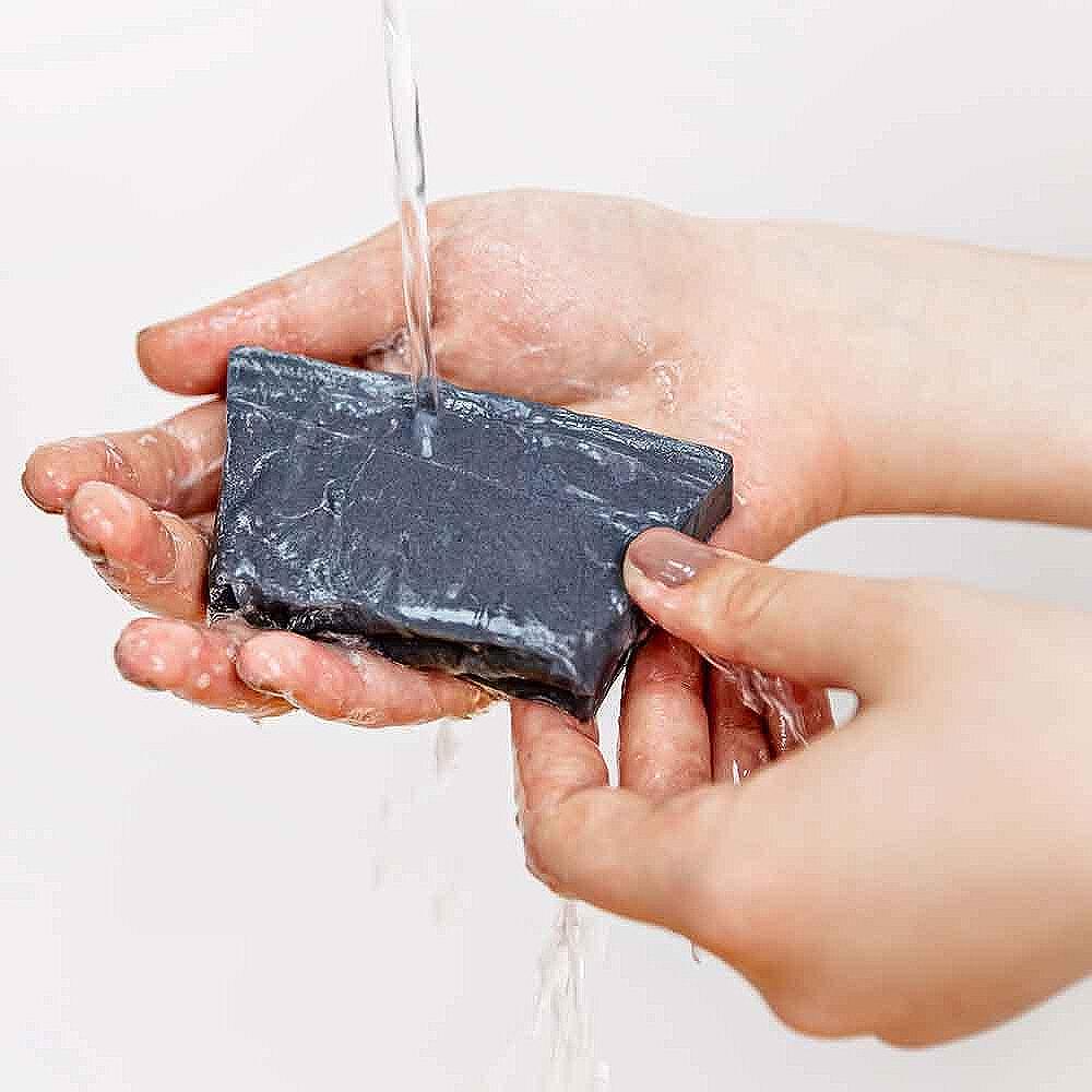 Дълбокопочистващ черен сапун за лице с активен въглен Royal Van Son Pharaon of Egypt Compact Face Wash