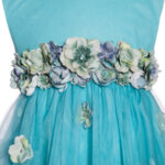 Великолепна рокля с 3D цветя в тюркоазен цвят