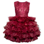 Приказна детска рокля с дантела и волани в цвят бордо