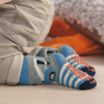 Детски чорапи със силиконови бутончета - 2 чифта