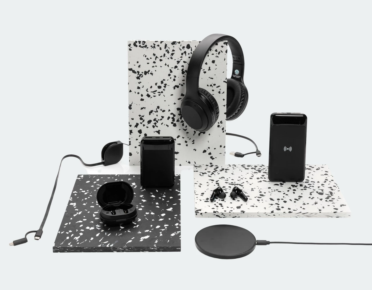 Стандартни слушалки от рециклирана пластмаса