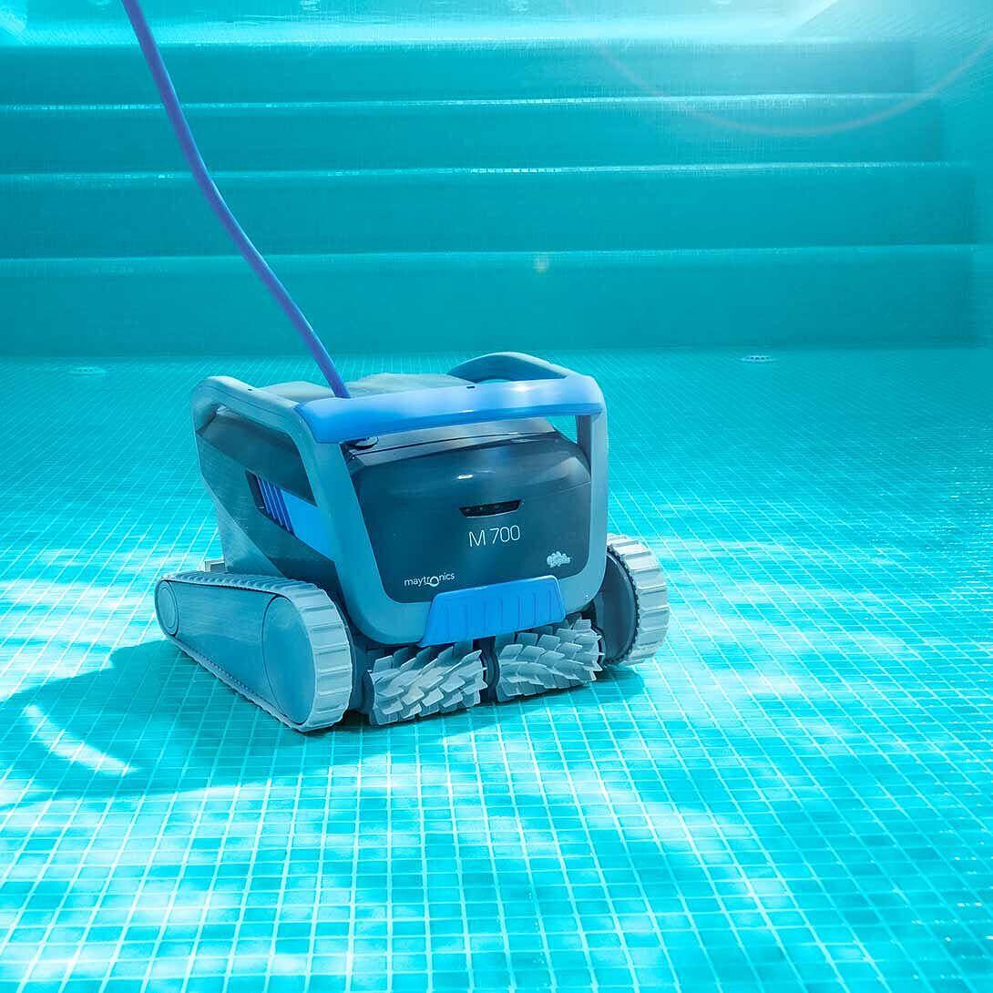 Dolphin M700 - Робот за басейни с дължина до 15 м.