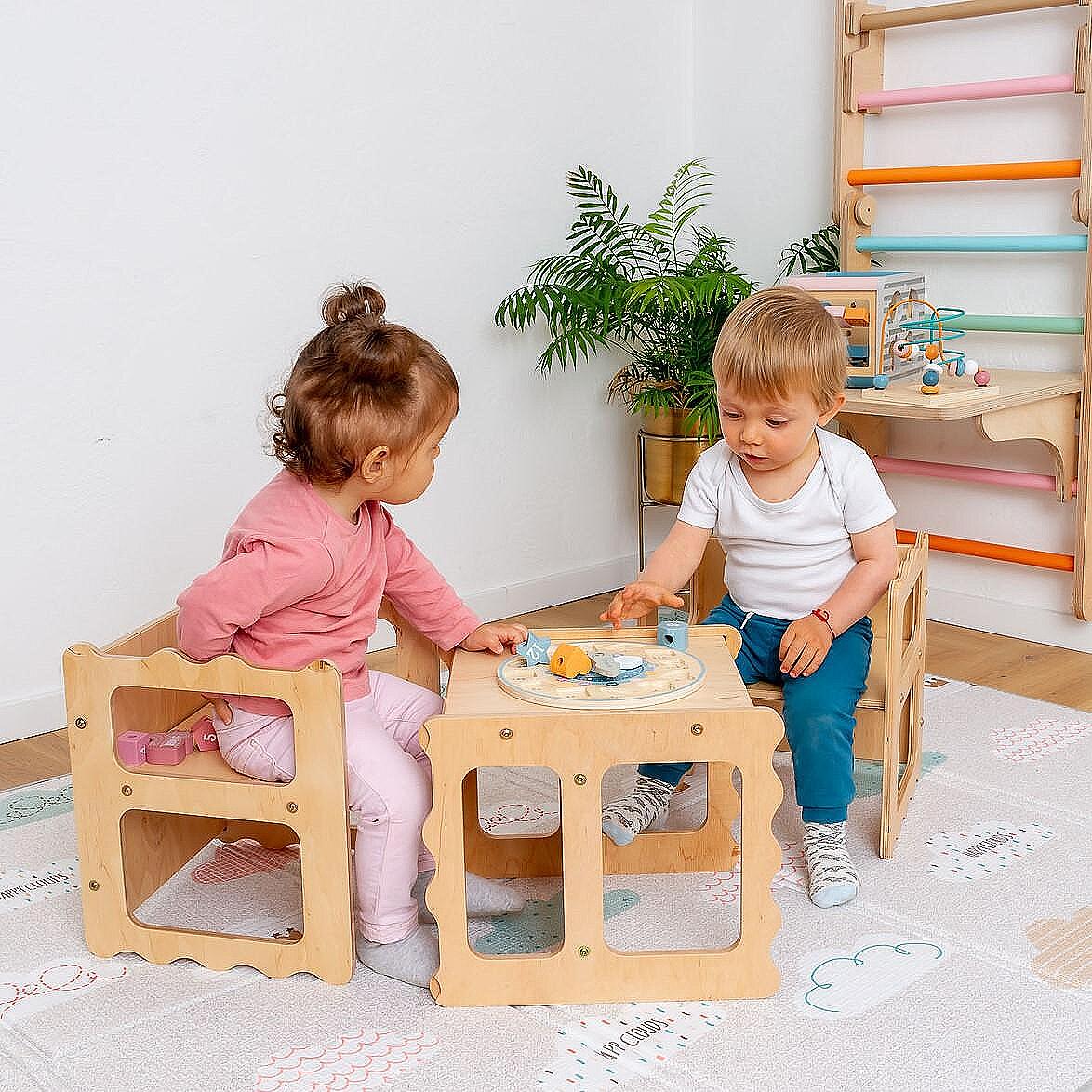 Детско дървено столче 2в1 - столче и библиотечка