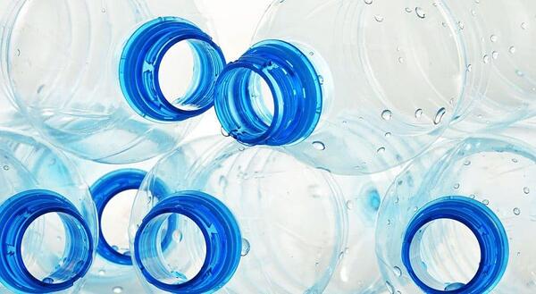 Опасен химикал в пластмасовите бутилки