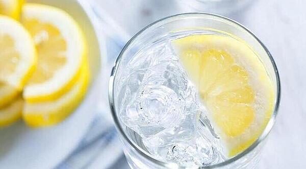 Добавете към водата лимон и вижте разликата…