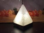 Лампа от хималайска сол 400г - бяла пирамида с дървена основа и USB